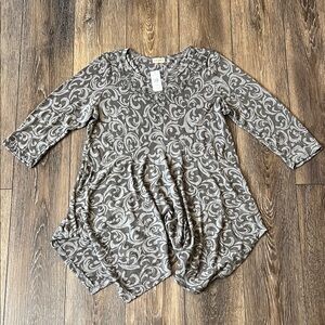 NWT Studio Gem Q Gray Scroll Print Tunic Top Womens Size Large